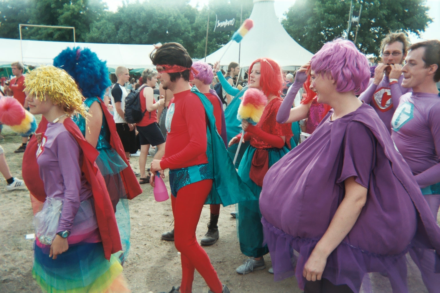 GLITTER. Auf dem ROSKILDE FESTIVAL in Roskilde in Dänemark. Juni 2003. Photo: Erwin Thomasius.