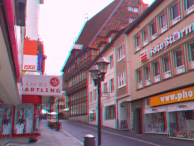 Dreidimensionales Farbfoto: Blick aus der Maktstraße Richtung Rathausmarkt. Auf der rechten Straßenseite Marktstraße Ecke Markt das Knochenhauer Amtshaus. Am Pfingstsonntag des Jahres 2011. Fotograf: Kim Hartley.