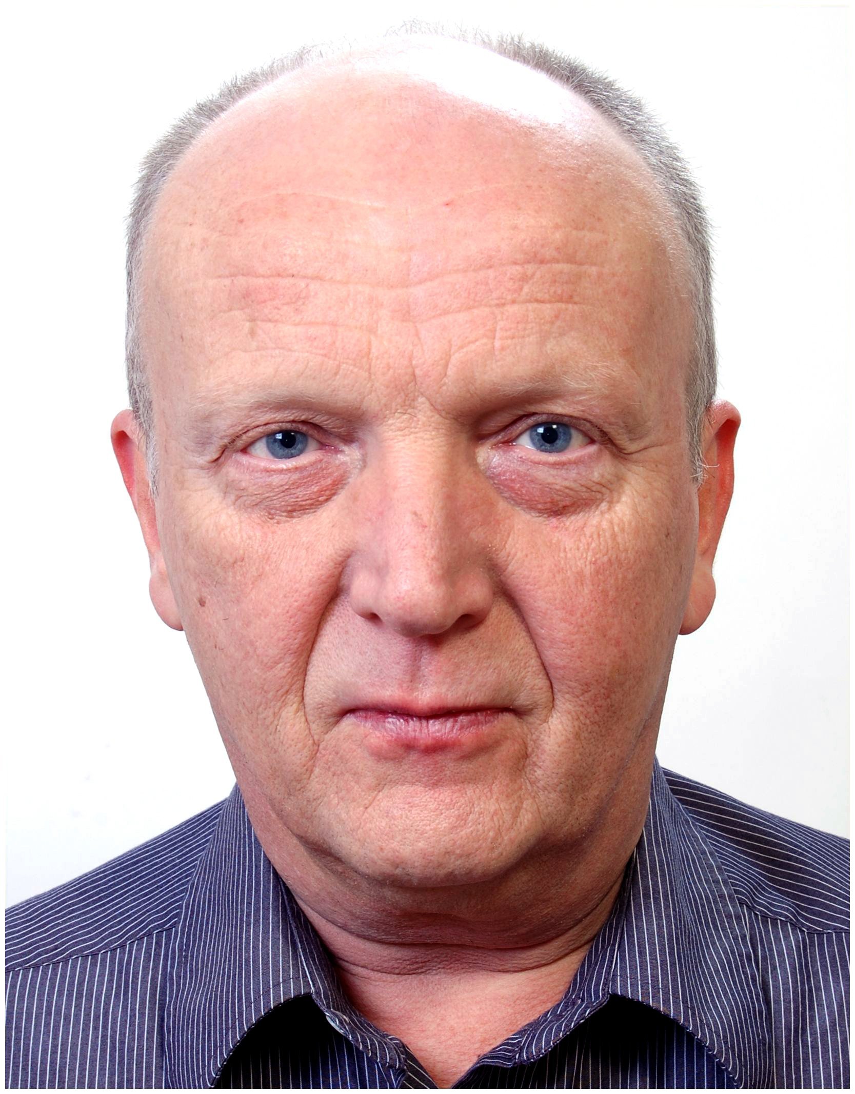Erwin Thomasius im Jahre 2010. Photograph: Foto Braune in der Karl-Marx-Stra&szlig;e in Neuk&ouml;lln in Berlin.