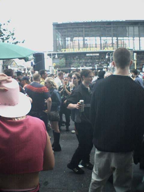 Auf dem Hardenbergplatz am 21.07.2001 während der Love Parade