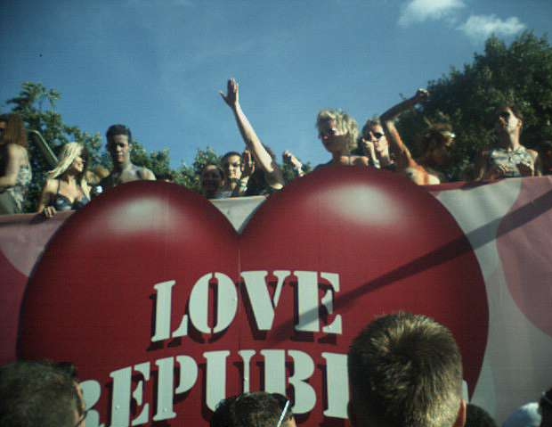 LOVE REPUBLIK, Photo vom Abend der Loveparade in Berlin am 21.07.2001