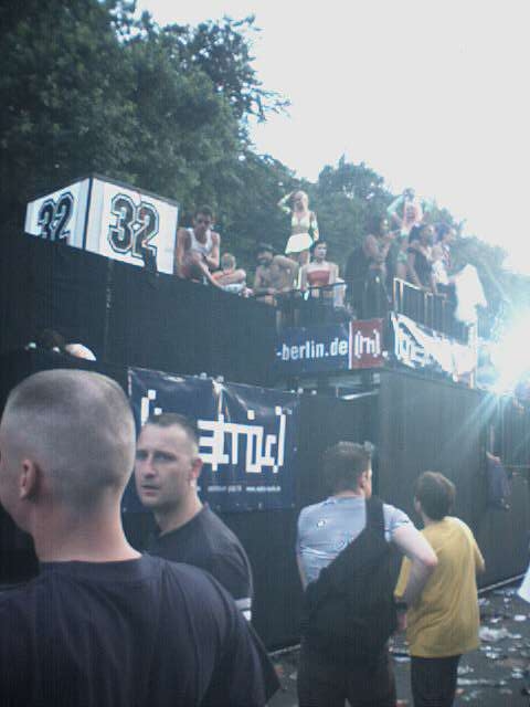 Photo vom Abend der Loveparade in Berlin am 21.07.2001